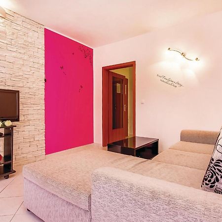 Awesome Apartment In Dobrinj With Wifi Exteriör bild