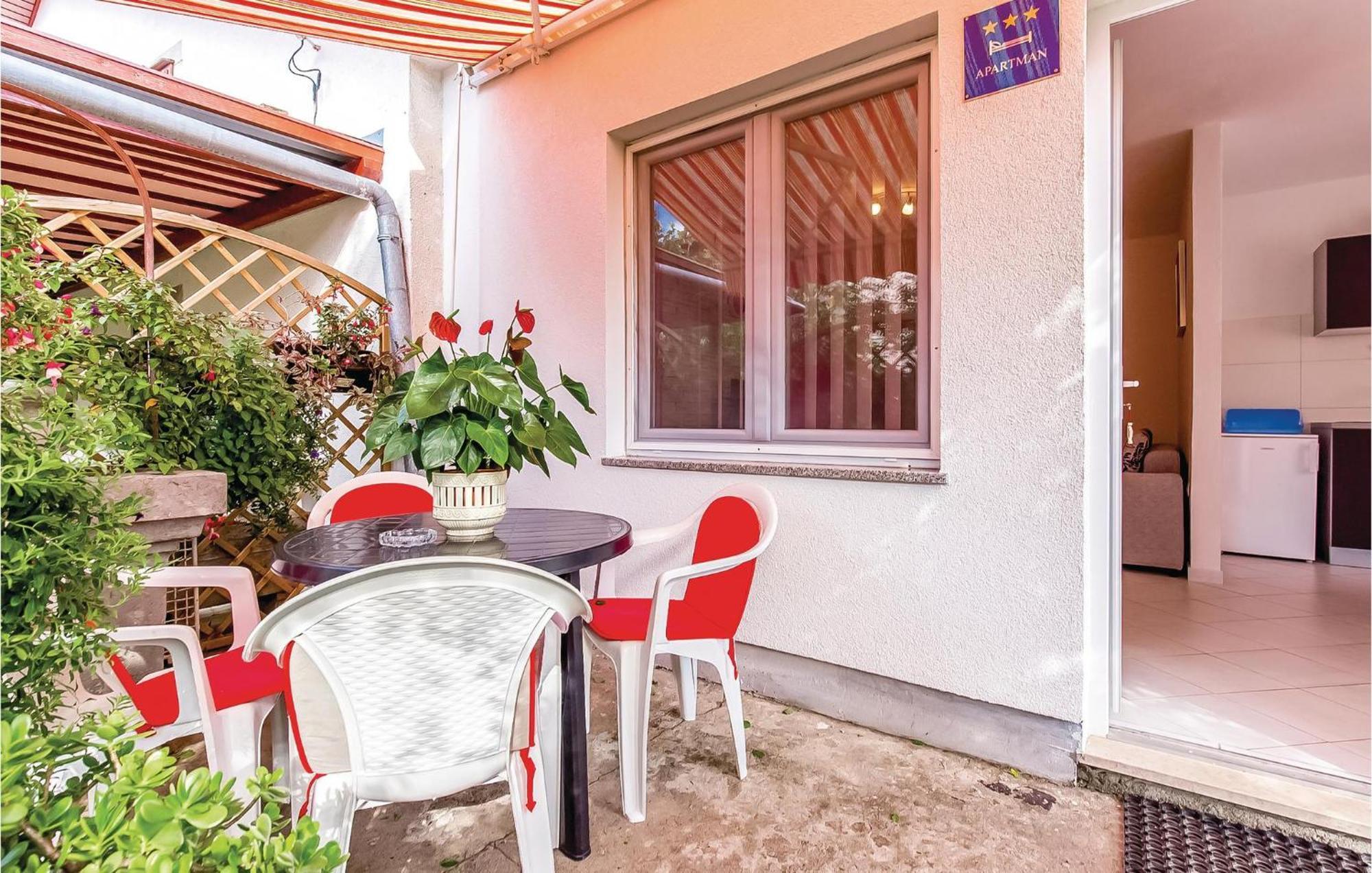 Awesome Apartment In Dobrinj With Wifi Exteriör bild