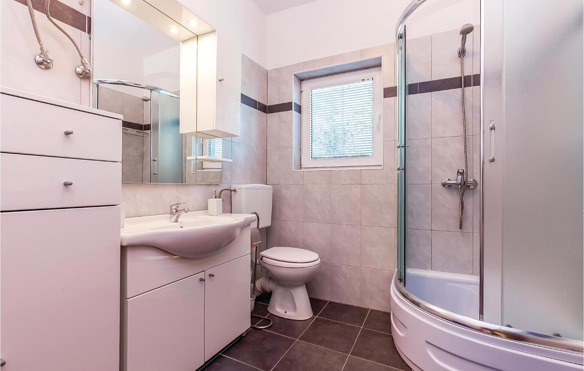 Awesome Apartment In Dobrinj With Wifi Exteriör bild