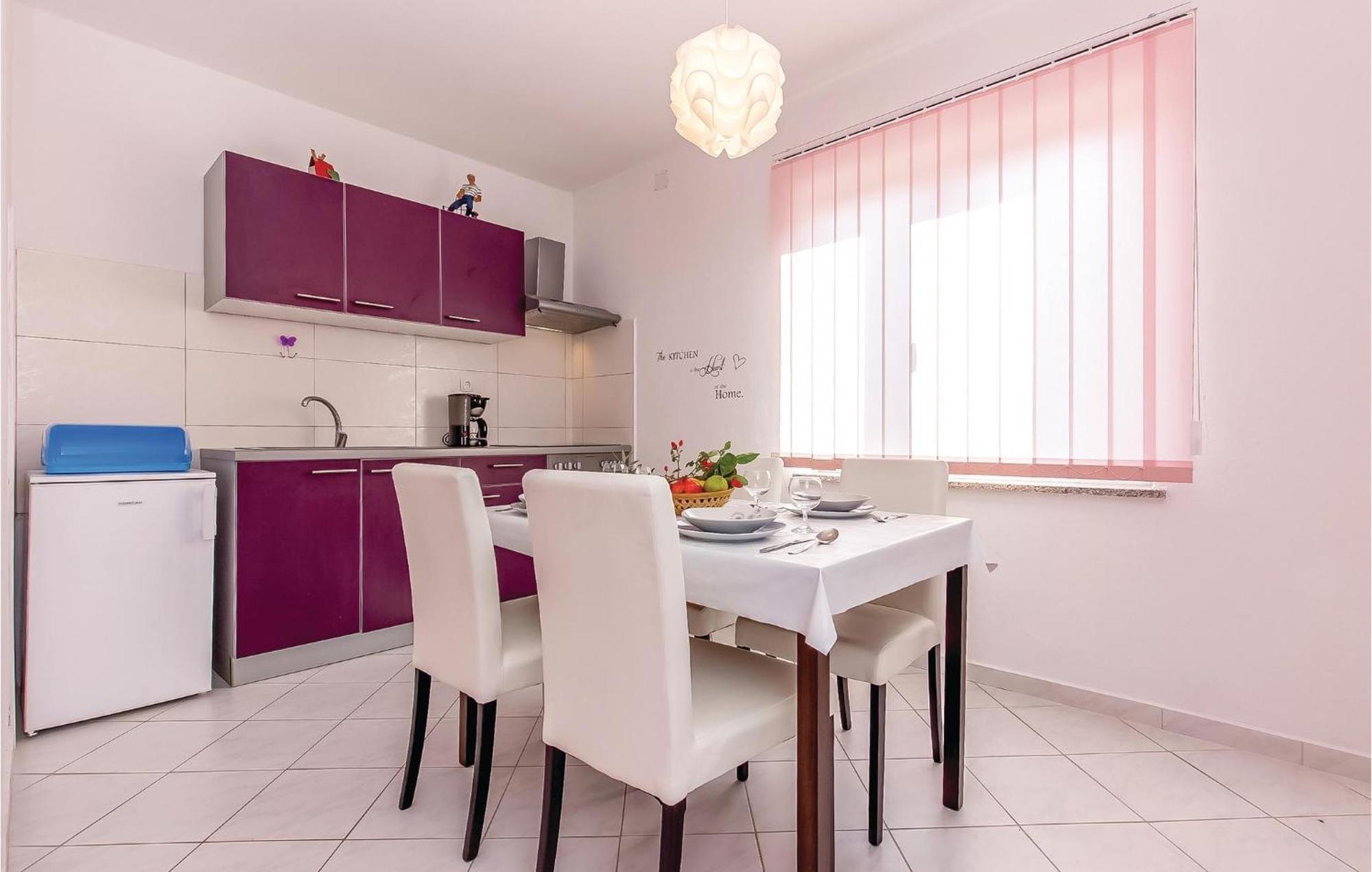 Awesome Apartment In Dobrinj With Wifi Exteriör bild
