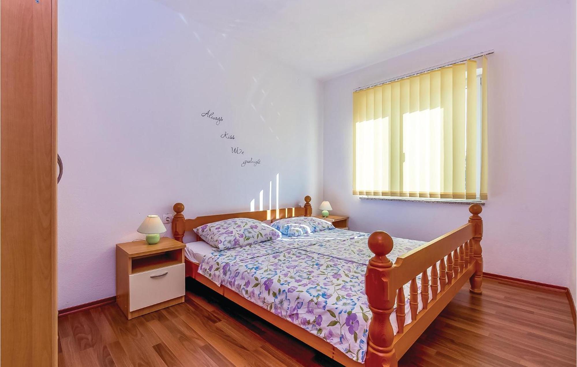 Awesome Apartment In Dobrinj With Wifi Exteriör bild