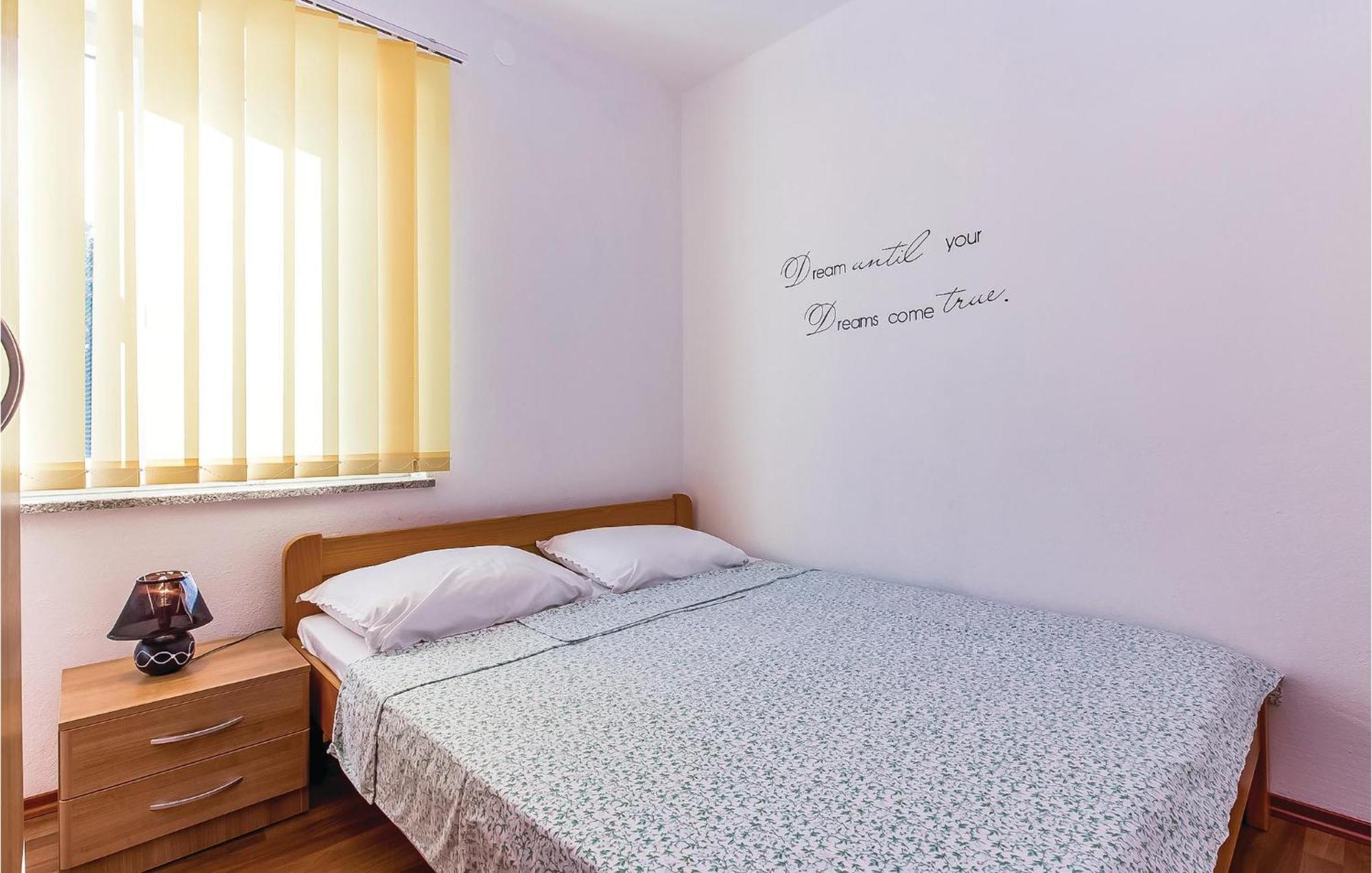 Awesome Apartment In Dobrinj With Wifi Exteriör bild