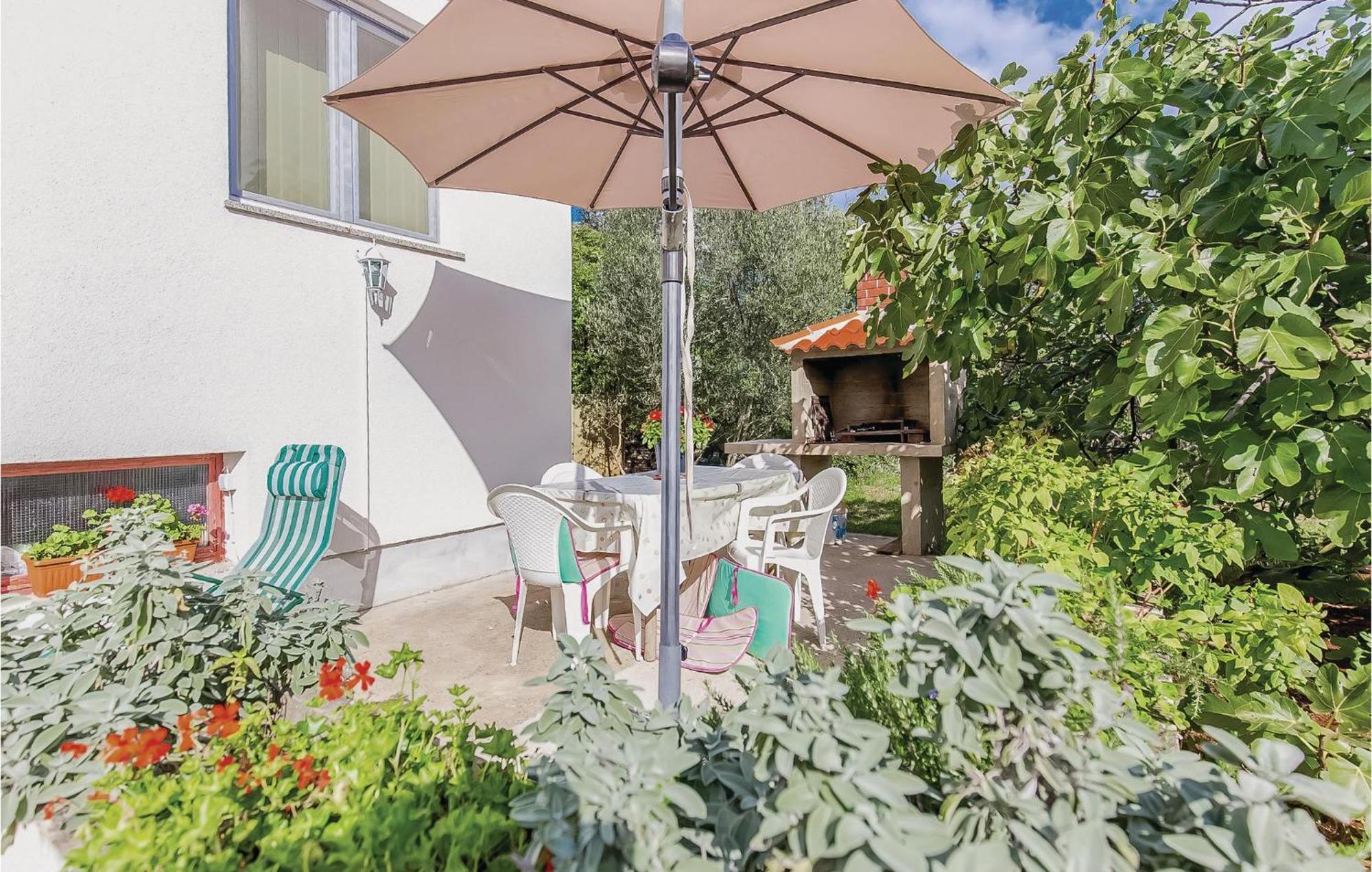 Awesome Apartment In Dobrinj With Wifi Exteriör bild