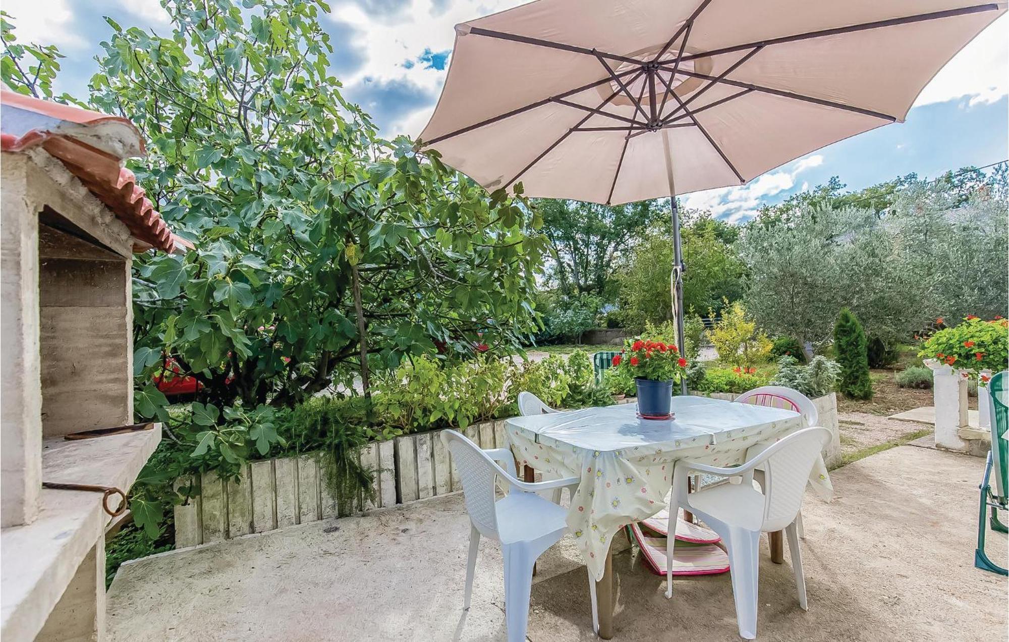 Awesome Apartment In Dobrinj With Wifi Exteriör bild